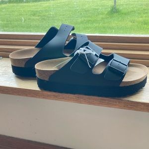 Papillio Arizona Platform 38 brand new Vegan Leather